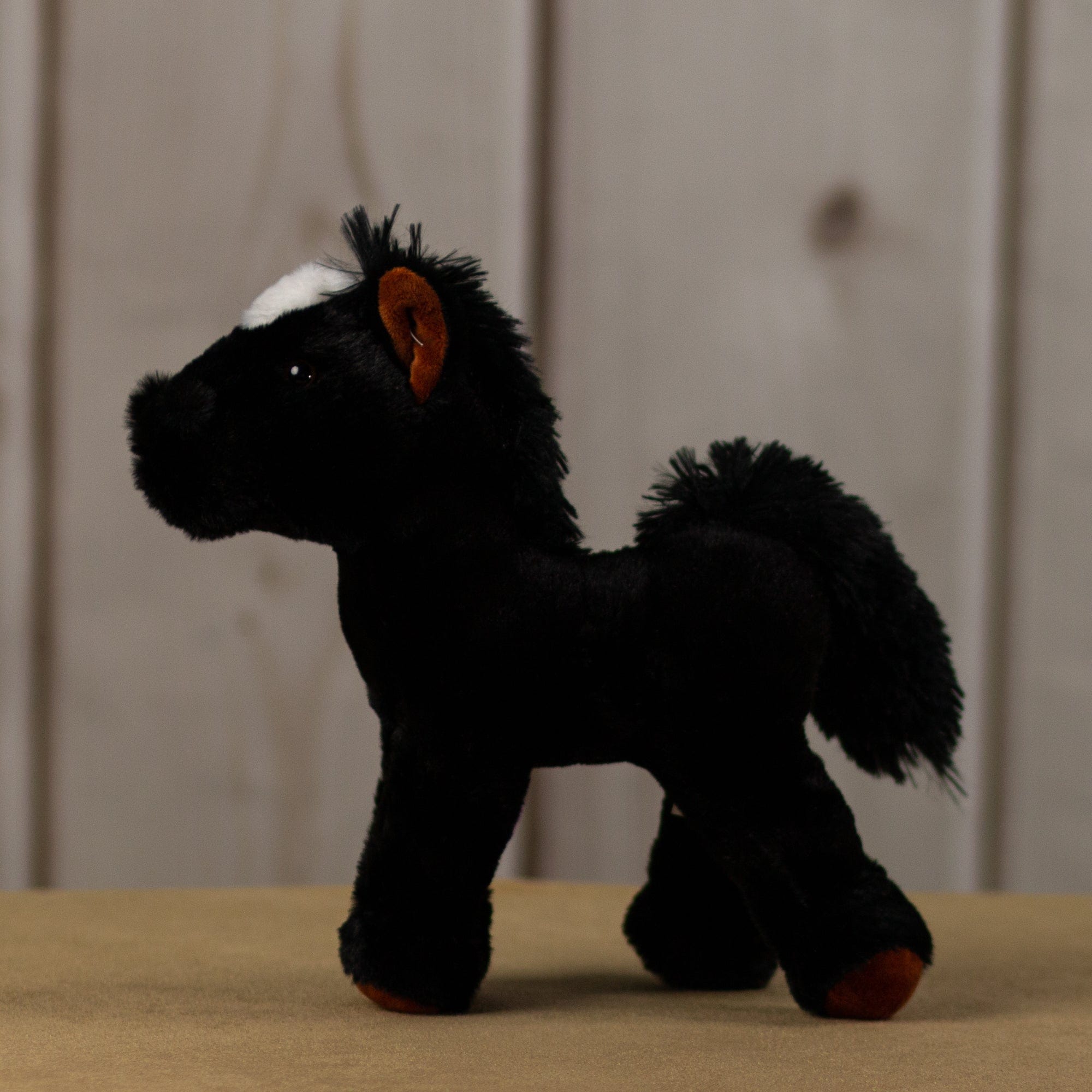 A black horse that is 10.5 inches tall from head to tail